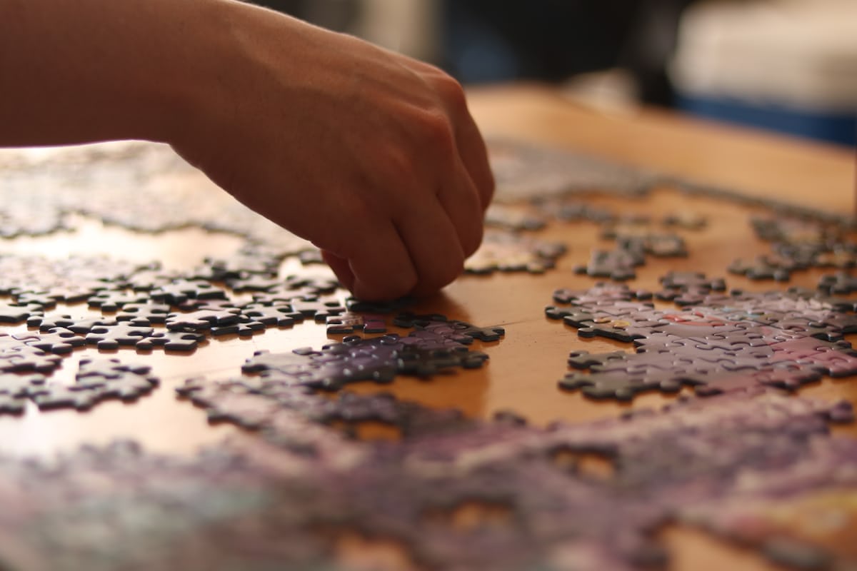 Gallery: hands interacting with a puzzle app 3