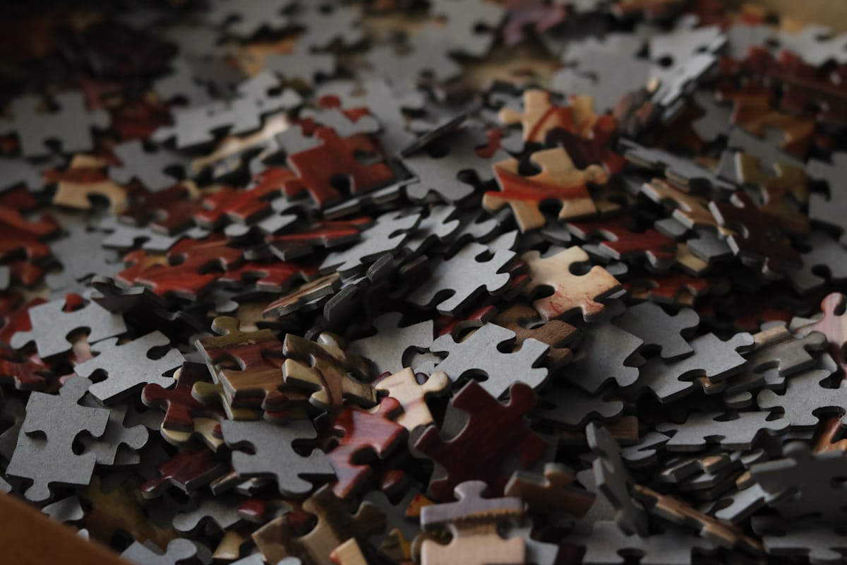 Editorial photo: exploring puzzle games on a tablet